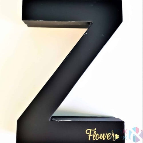 קופסה לפרחים - האות Z בצבע שחור