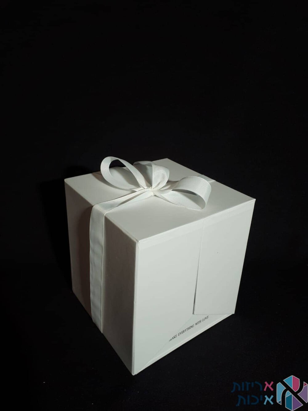 קופסאות לפרחים - קופסאות הפתעה נפתחות עם סרט סאטן בצבע לבן