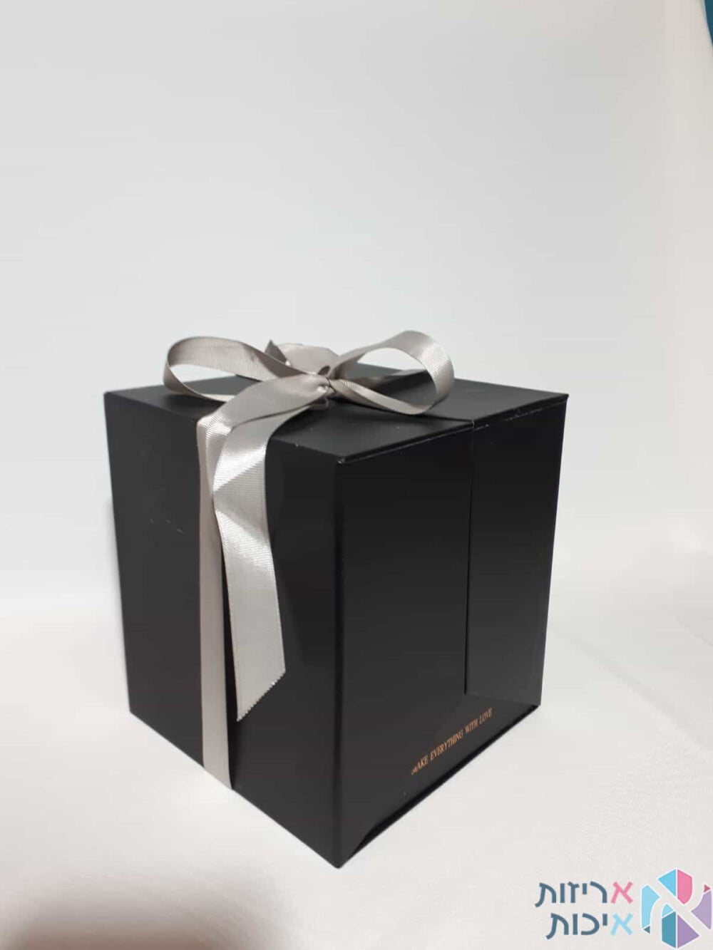 קופסאות לפרחים - קופסאות הפתעה נפתחות עם סרט סאטן בצבע שחור